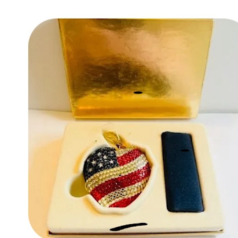 NIB Full/Unused  Estee Lauder Crystal NEW YORK SPIRIT Powder Compact